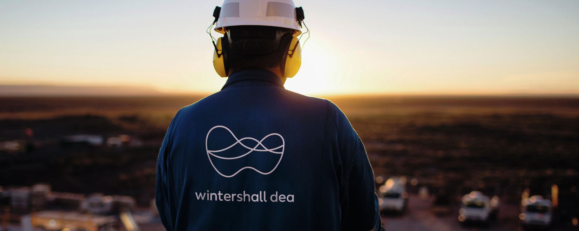 Wintershall Dea employee production site logo sunset