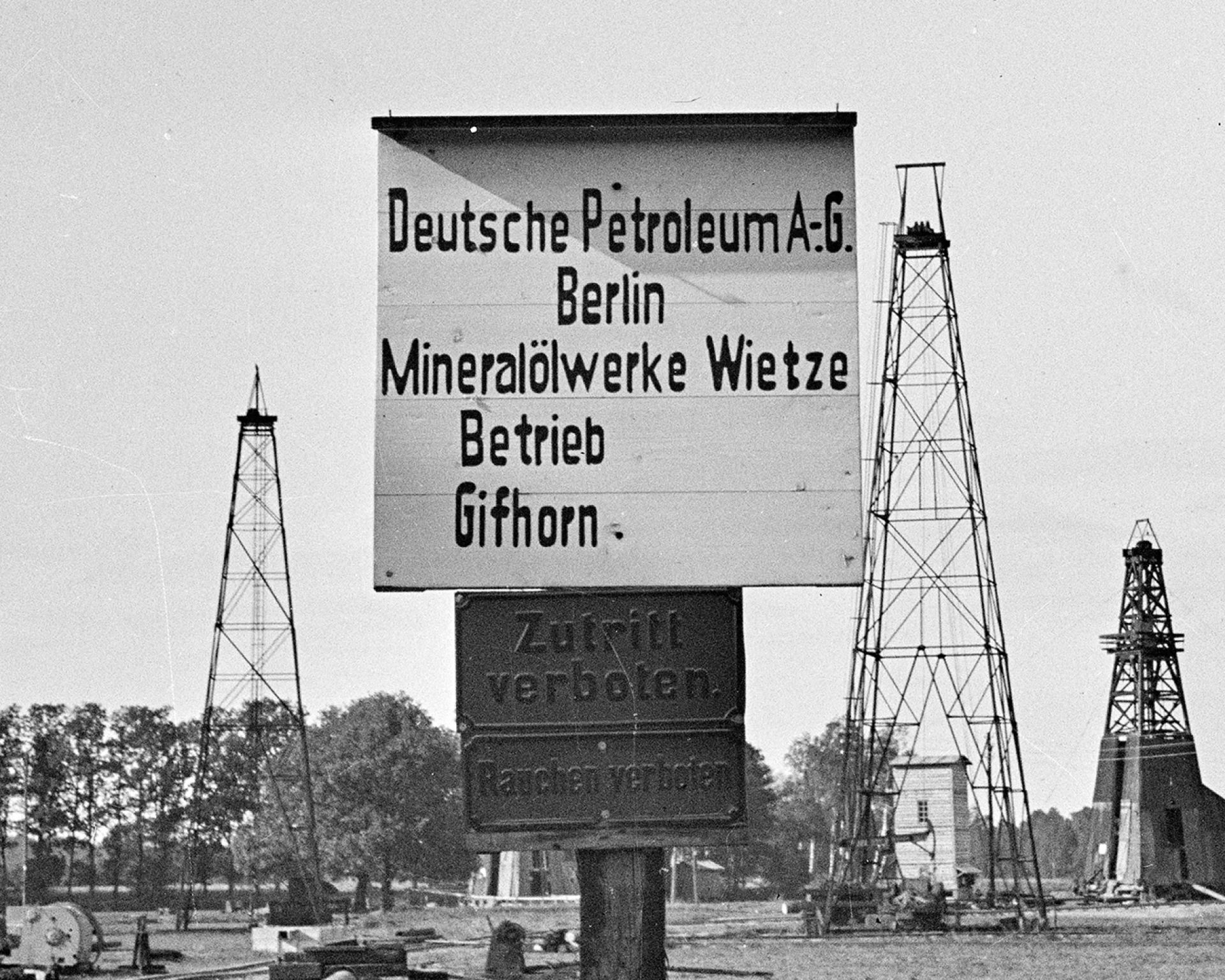 With financial support from the Reich drilling programme, Deutsche Petroleum AG, a subsidiary of DEA, explored for crude oil near Gifhorn in 1935.