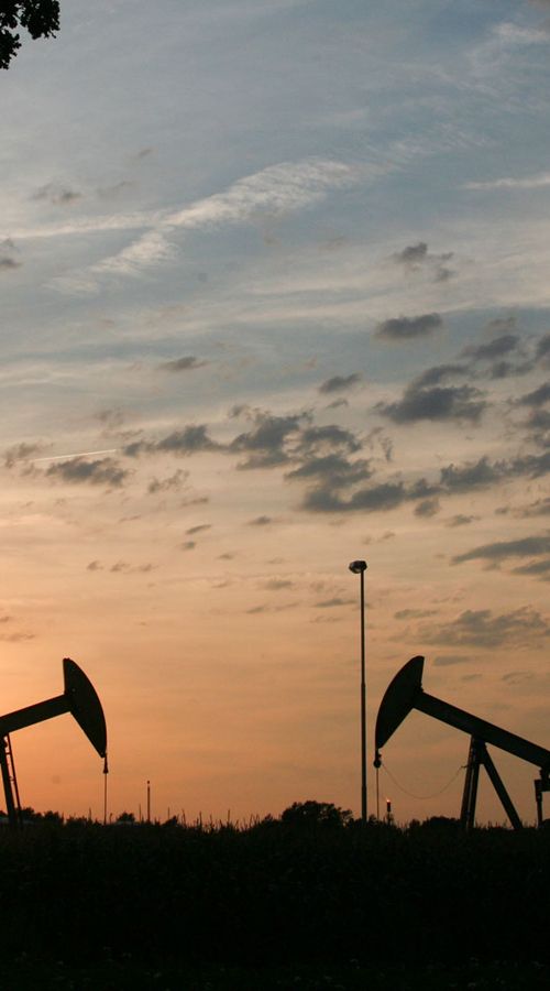 Pferdekopfpumpen im Sonnenuntergang Emlichheim